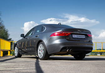 Подержанный автомобиль Jaguar XF Sedan 2017 года (6 фото)