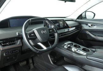 Подержанный автомобиль Changan UNI-K 2023 года (13 фото)