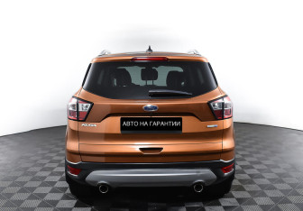 Подержанный автомобиль Ford Kuga 2018 года (6 фото)