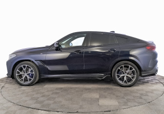 Подержанный автомобиль BMW X6 2021 года (8 фото)