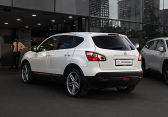 Подержанный автомобиль Nissan Qashqai 2012 года (6 фото)