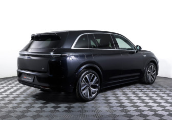 Подержанный автомобиль LiXiang L7 2023 года (5 фото)