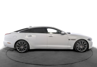 Подержанный автомобиль Jaguar XJ 2017 года (4 фото)