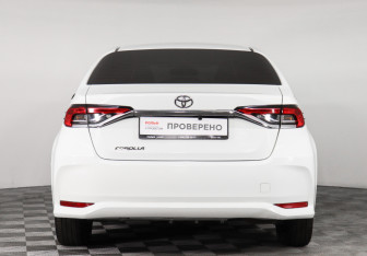 Подержанный автомобиль Toyota Corolla Sedan 2020 года (6 фото)