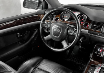 Подержанный автомобиль Audi A8 2007 года (22 фото)