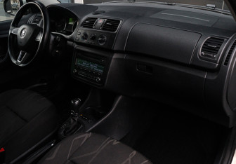 Подержанный автомобиль Skoda Fabia Hatchback 2014 года (9 фото)