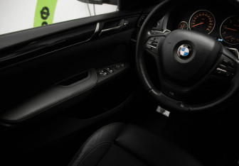 Подержанный автомобиль BMW X4 2015 года (16 фото)