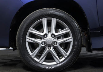Подержанный автомобиль Lexus LX 2015 года (23 фото)