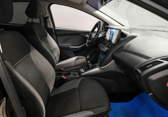 Подержанный автомобиль Ford Focus Hatchback 2012 года (9 фото)