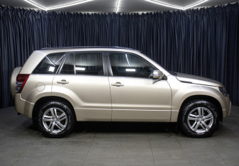 Подержанный автомобиль Suzuki Grand Vitara 2011 года (4 фото)