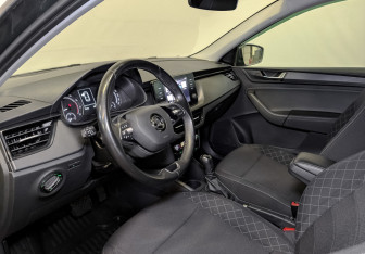 Подержанный автомобиль Skoda Rapid Liftback 2021 года (15 фото)