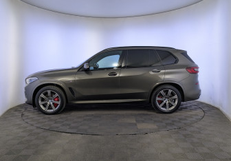 Подержанный автомобиль BMW X5 2021 года (8 фото)
