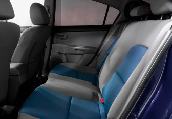 Подержанный автомобиль Mazda 3 Sedan 2005 года (10 фото)