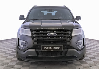 Подержанный автомобиль Ford Explorer 2016 года (2 фото)