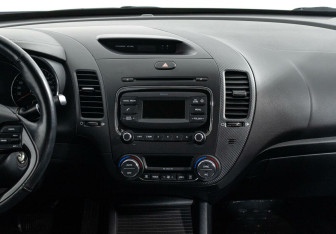 Подержанный автомобиль Kia Cerato Sedan 2017 года (8 фото)