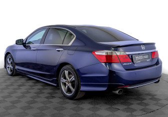 Подержанный автомобиль Honda Accord Sedan 2013 года (7 фото)