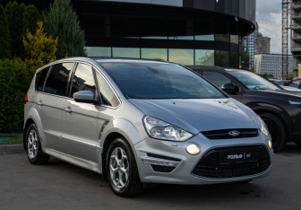 Подержанный автомобиль Ford S-MAX 2011 года (2 фото)
