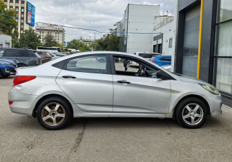 Подержанный автомобиль Hyundai Solaris Sedan 2012 года (4 фото)