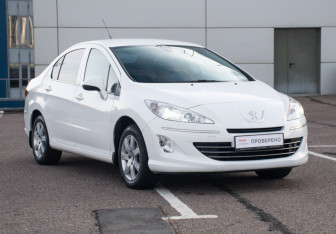 Подержанный автомобиль Peugeot 408 2014 года (3 фото)
