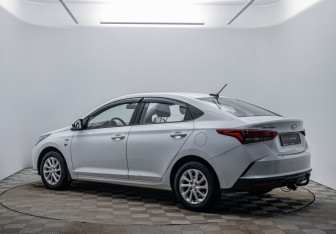 Подержанный автомобиль Hyundai Solaris Sedan 2021 года (7 фото)