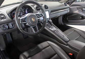 Подержанный автомобиль Porsche Cayman 2020 года (13 фото)