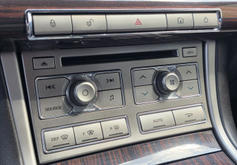 Подержанный автомобиль Jaguar XF Sedan 2009 года (14 фото)