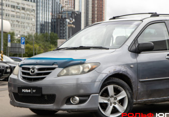 Подержанный автомобиль Mazda MPV 2004 года (16 фото)