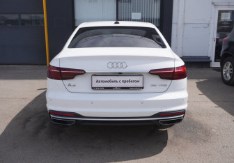 Подержанный автомобиль Audi A4 Sedan 2022 года (6 фото)