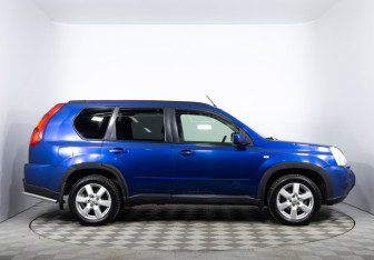 Подержанный автомобиль Nissan X-Trail 2007 года (4 фото)