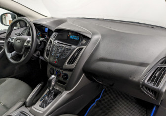 Подержанный автомобиль Ford Focus Hatchback 2012 года (18 фото)