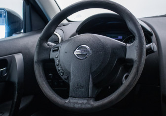 Подержанный автомобиль Nissan Qashqai 2011 года (14 фото)