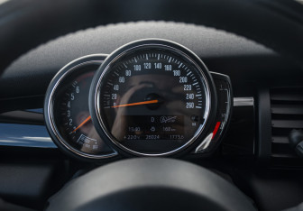 Подержанный автомобиль MINI Hatch 2019 года (10 фото)