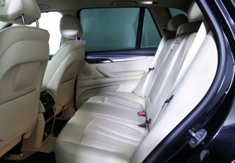 Подержанный автомобиль BMW X5 2014 года (11 фото)
