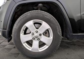 Подержанный автомобиль Jeep Grand Cherokee 2012 года (18 фото)