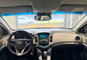 Подержанный автомобиль Chevrolet Cruze Sedan 2010 года (12 фото)