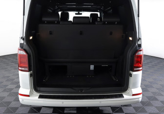 Подержанный автомобиль Volkswagen Multivan 2016 года (9 фото)