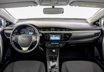 Подержанный автомобиль Toyota Corolla Sedan 2013 года (14 фото)