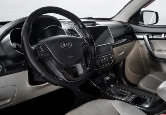Подержанный автомобиль Kia Sorento 2013 года (14 фото)