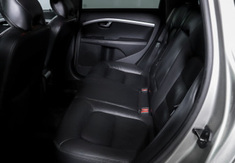 Подержанный автомобиль Volvo XC70 2012 года (10 фото)