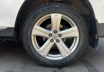 Подержанный автомобиль Toyota Highlander 2012 года (15 фото)