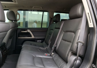 Подержанный автомобиль Toyota Land Cruiser Suv 2008 года (26 фото)