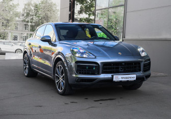 Подержанный автомобиль Porsche Cayenne 2019 года (3 фото)