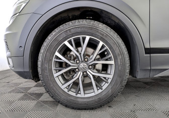 Подержанный автомобиль Volkswagen Tiguan 2019 года (18 фото)