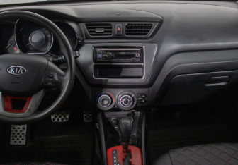 Подержанный автомобиль Kia Rio Hatchback 2012 года (14 фото)