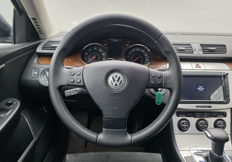 Подержанный автомобиль Volkswagen Passat Sedan 2009 года (12 фото)