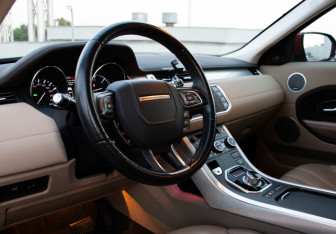 Подержанный автомобиль Land Rover Range Rover Evoque 2013 года (9 фото)