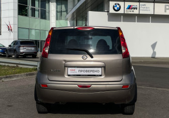 Подержанный автомобиль Nissan Note 2008 года (6 фото)