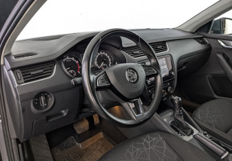 Подержанный автомобиль Skoda Octavia Liftback 2018 года (15 фото)