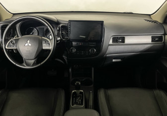 Подержанный автомобиль Mitsubishi Outlander 2013 года (12 фото)
