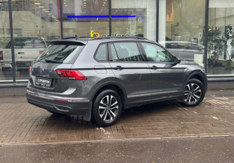Подержанный автомобиль Volkswagen Tiguan 2021 года (8 фото)